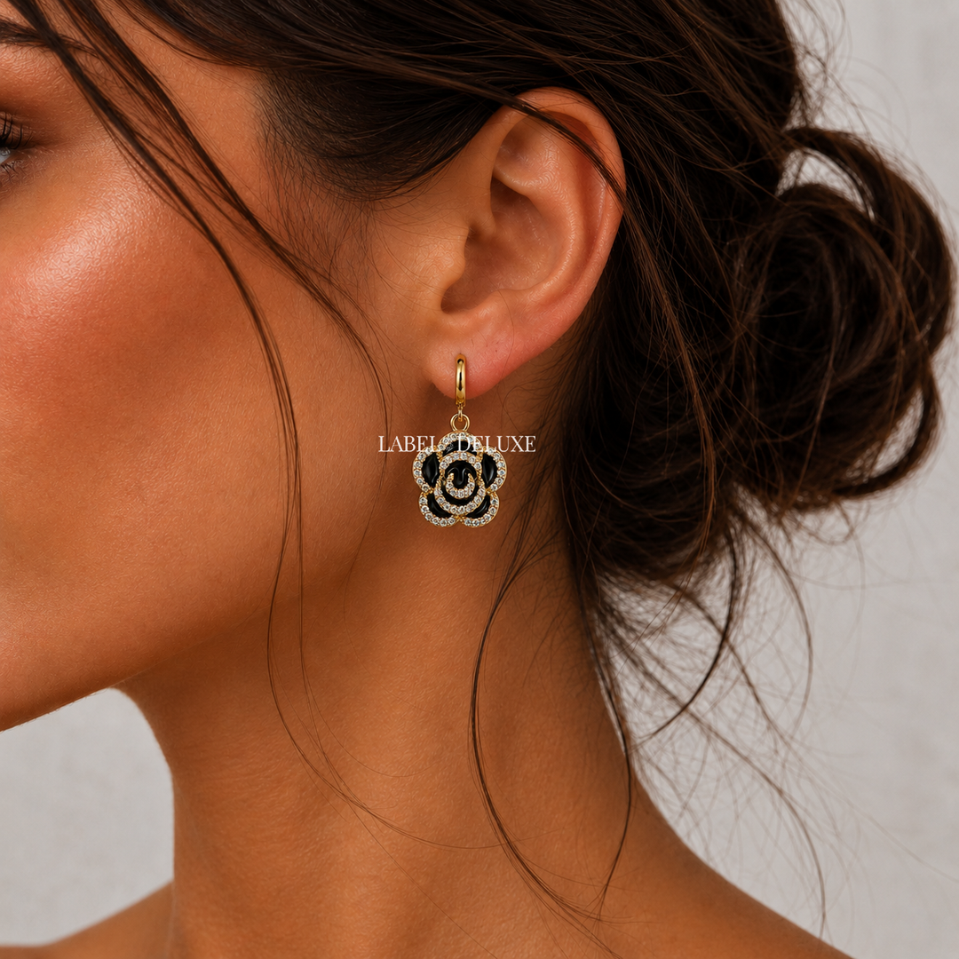 Label Deluxe Earrings LDLFP5805 - Dames Oorbellen - Hoops Flower Black Midi - Zwart/Goud - 3 CM