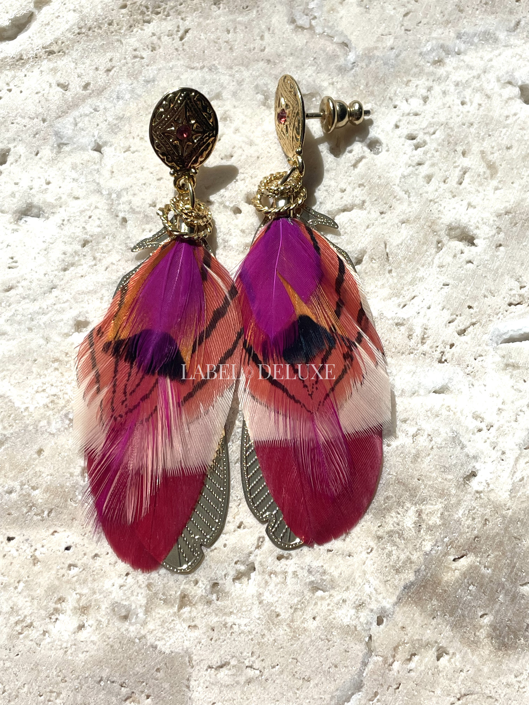 Gas Bijoux Sao feathers boucles d'oreilles statement oorbellen met gekleurde veren. 