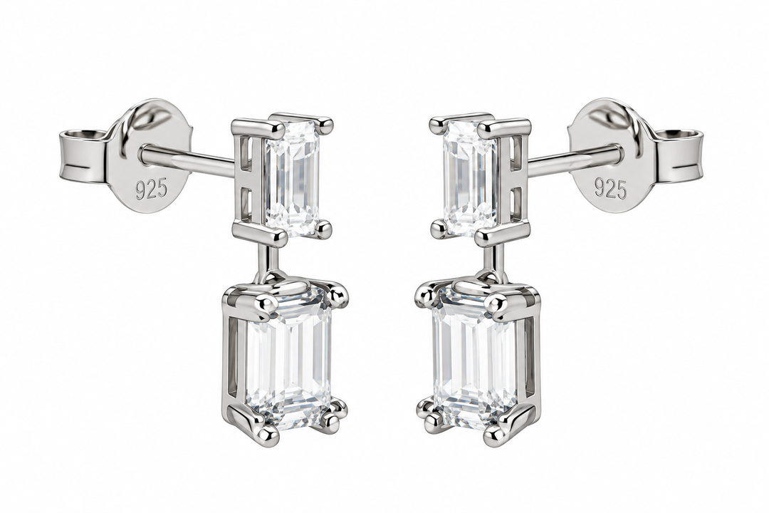 Karma Jewelry Symmetrische zilveren smaragdgeslepen oorbellen 