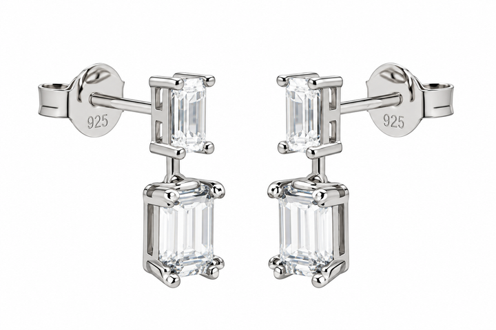 Karma Jewelry Symmetrische zilveren smaragdgeslepen oorbellen 