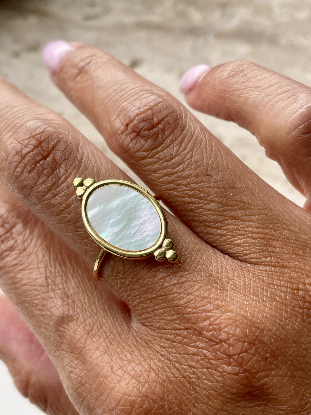 Label Deluxe Bijoux ring OV01G - Dames Ring - Oval Mother of Pearl - Goud - Verstelbaar