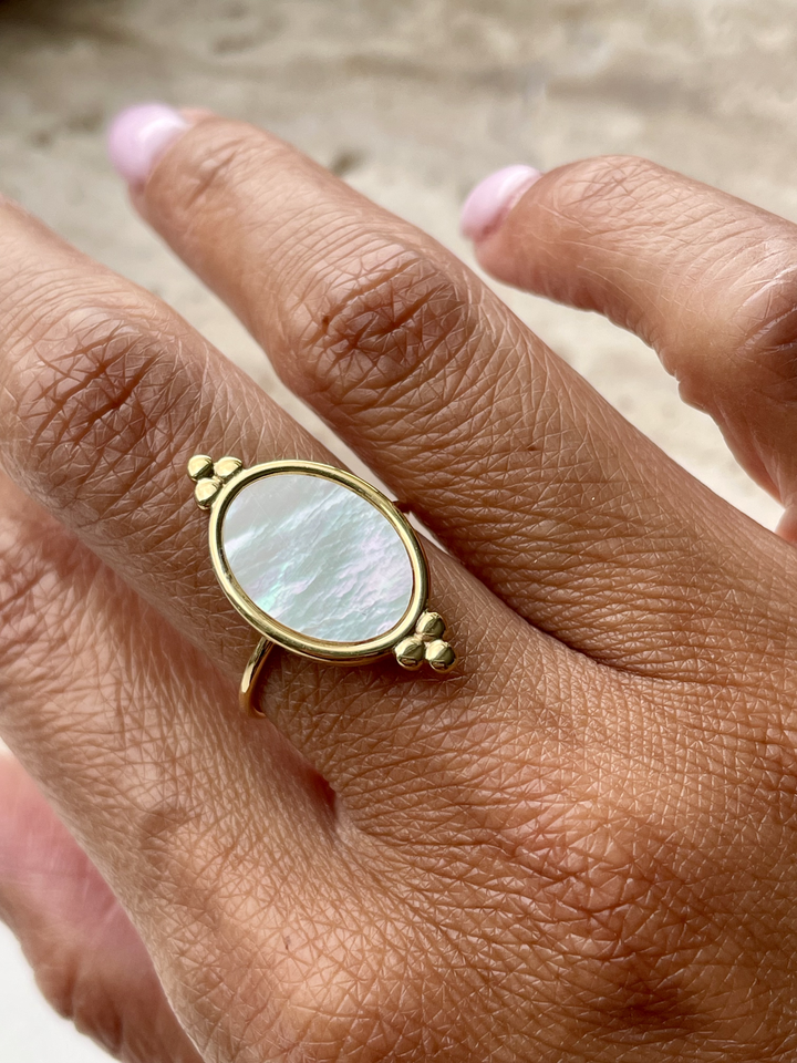 Label Deluxe Bijoux ring OV01G - Dames Ring - Oval Mother of Pearl - Goud - Verstelbaar
