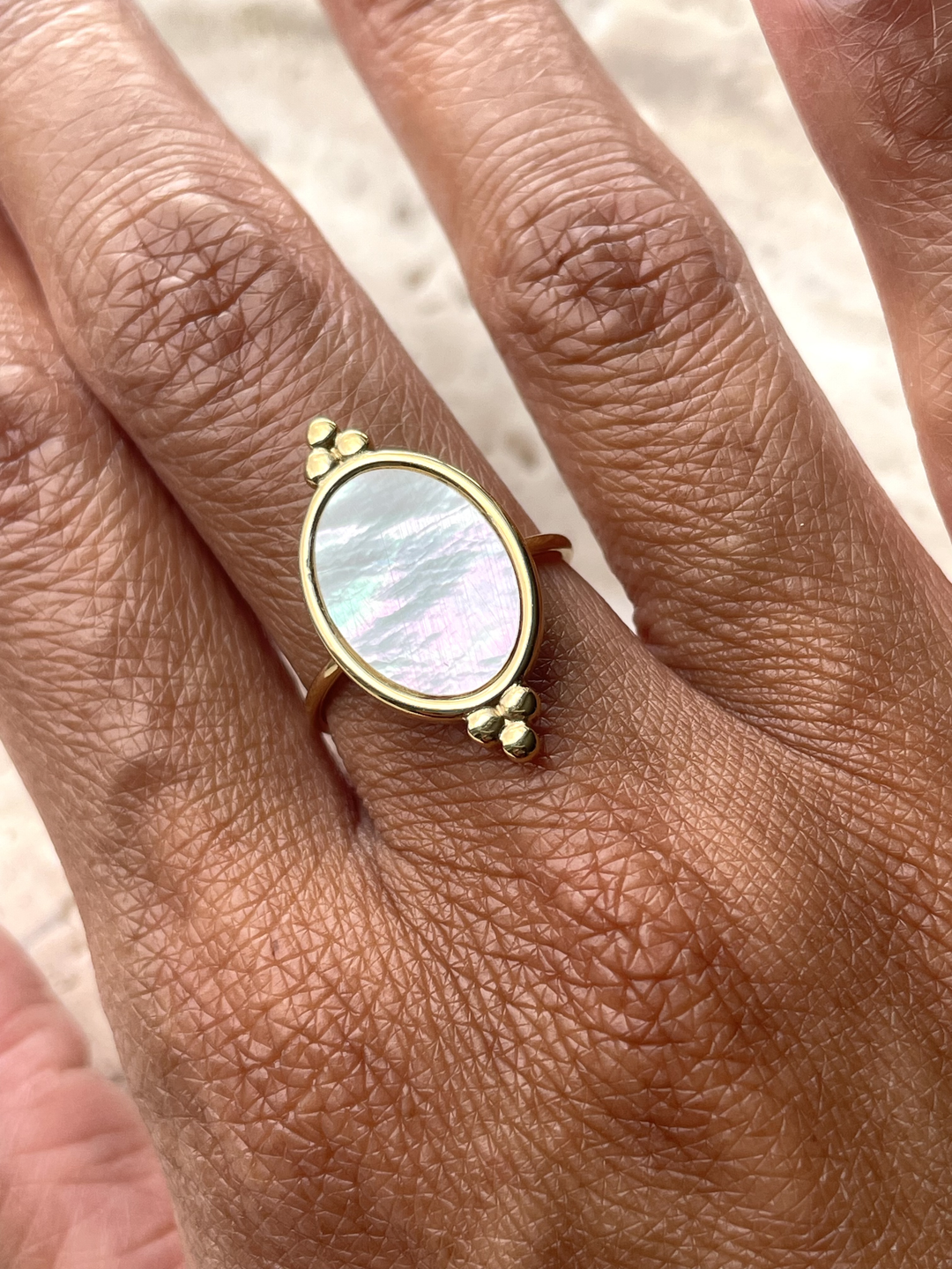 Label Deluxe Bijoux ring OV01G - Dames Ring - Oval Mother of Pearl - Goud - Verstelbaar