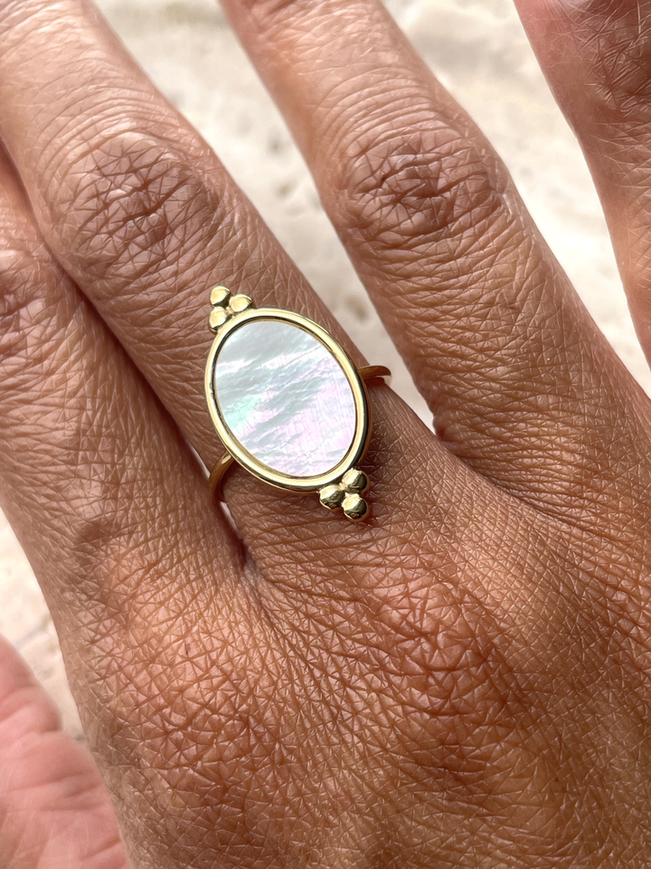 Label Deluxe Bijoux ring OV01G - Dames Ring - Oval Mother of Pearl - Goud - Verstelbaar