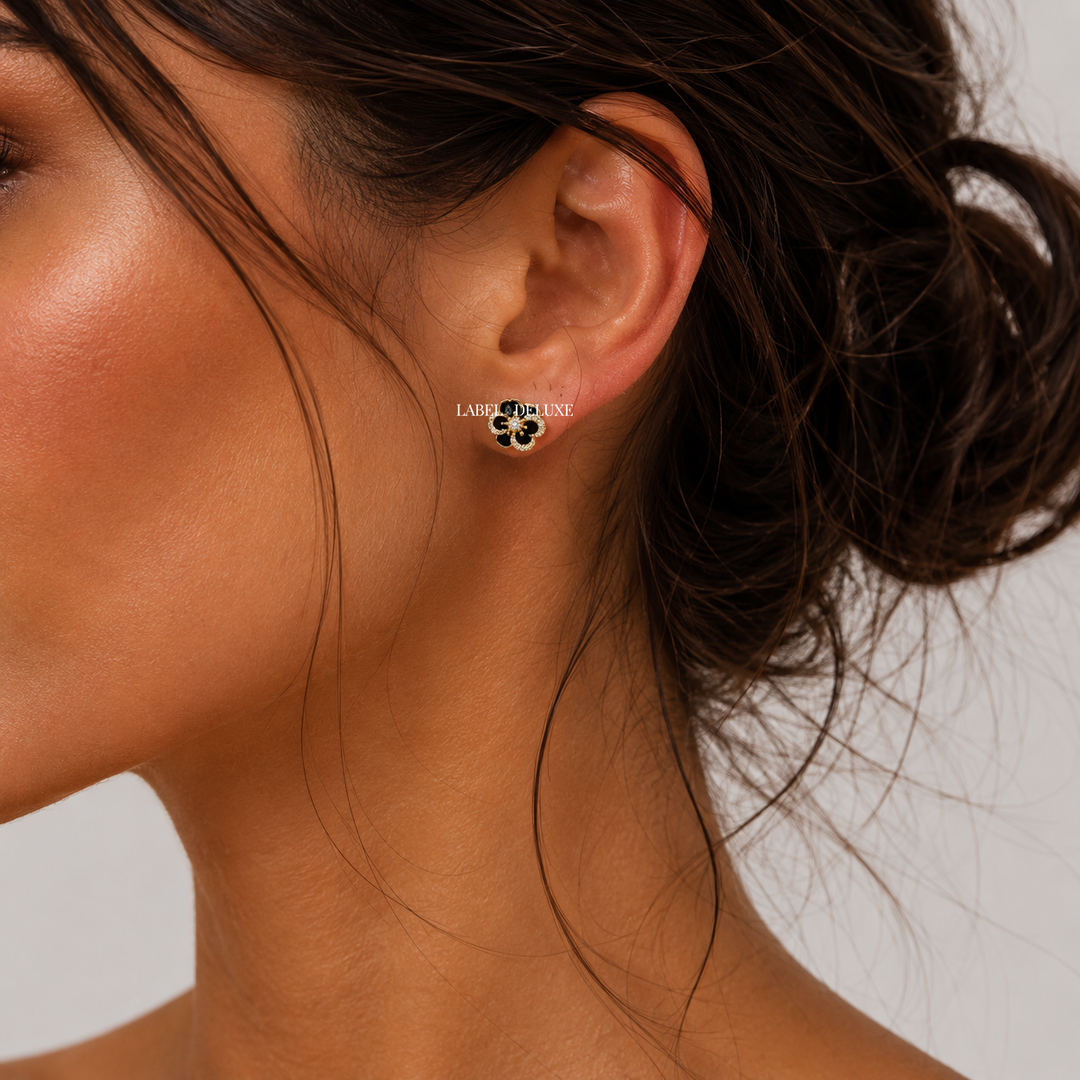 Label Deluxe Collection Earrings FPLDLEARflower - Dames Oorbellen - Flower Black Mini - Goud - Brass - 1 CM