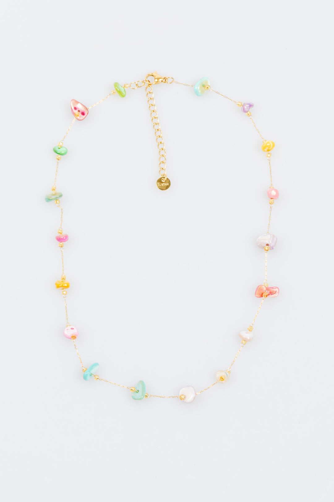 Shellie ketting goud met natuursteentjes en schelpjes van Label Deluxe Bijoux