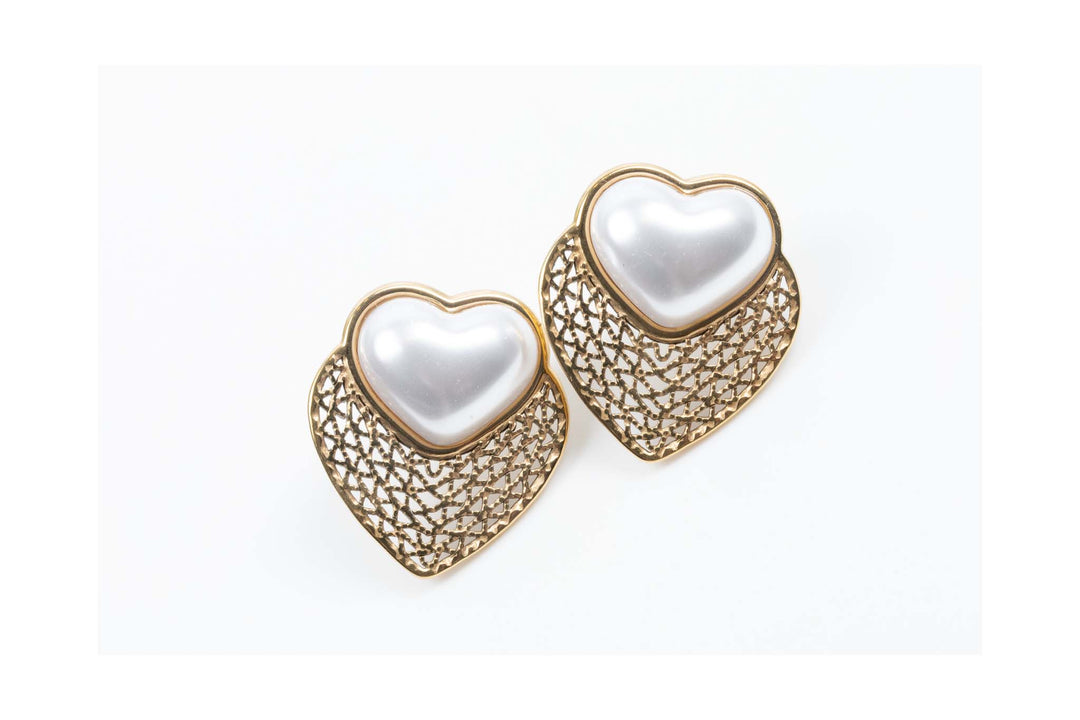 Label Deluxe Bijoux oorbellen LDLGOheartpearl01 - Dames Oorbellen - Hearts Stud - Wit/Goud - 20mm